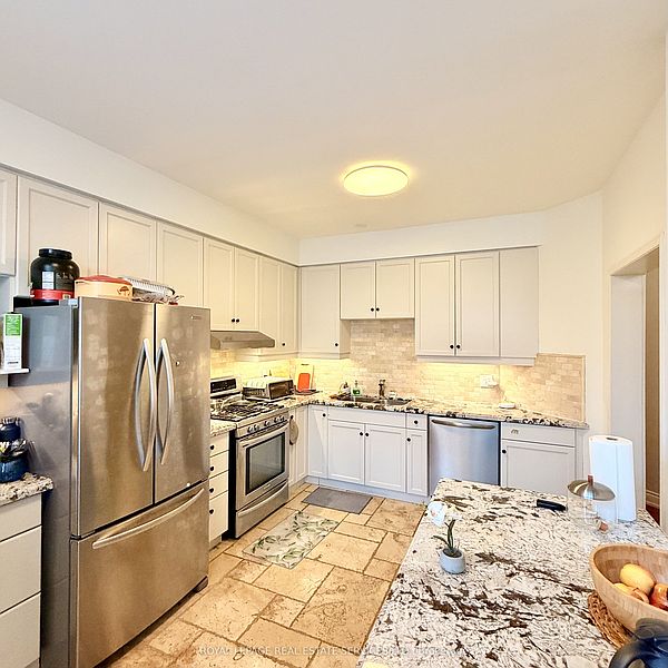 Oakville Townhouse for rent - 4 Bedrooms — photo 5