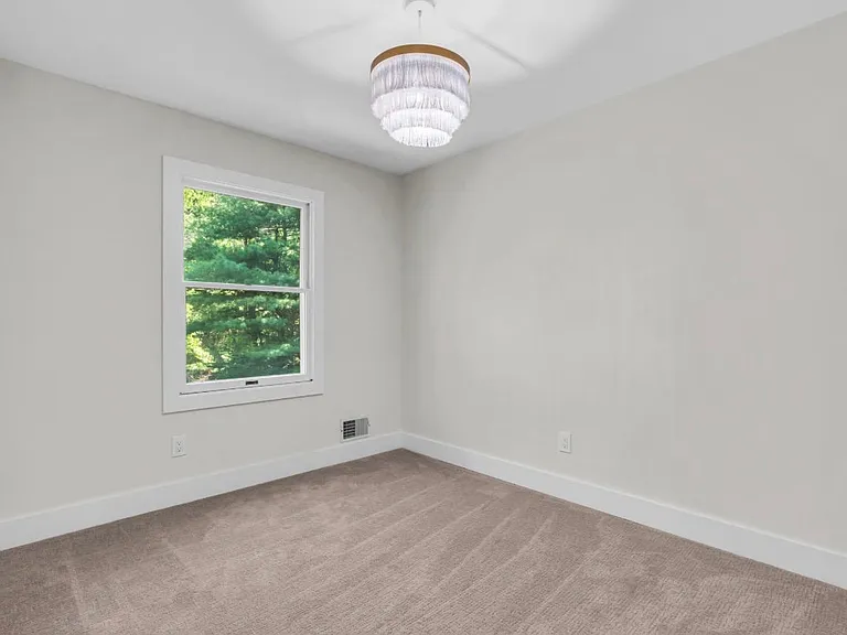 633 Eltone Rd — Photo 40