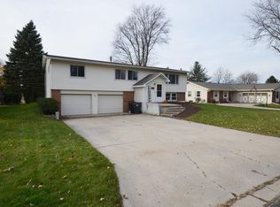 220 S Woodland Dr, Whitewater, WI 53190