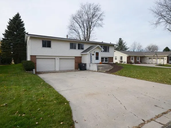 220 South Woodland DRIVE, Whitewater, WI 53190