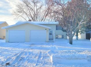 910-912 32nd St N, Fargo, ND 58104