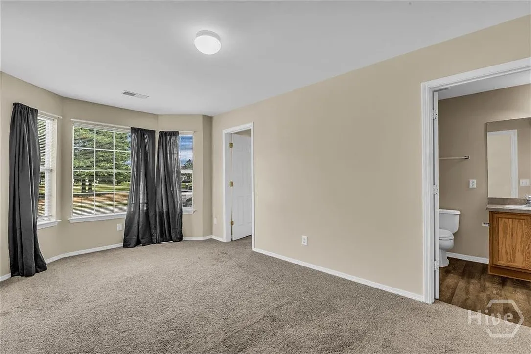 4 bed, 3.5 bath, 1736 sqft, $2,500 — Photo 2