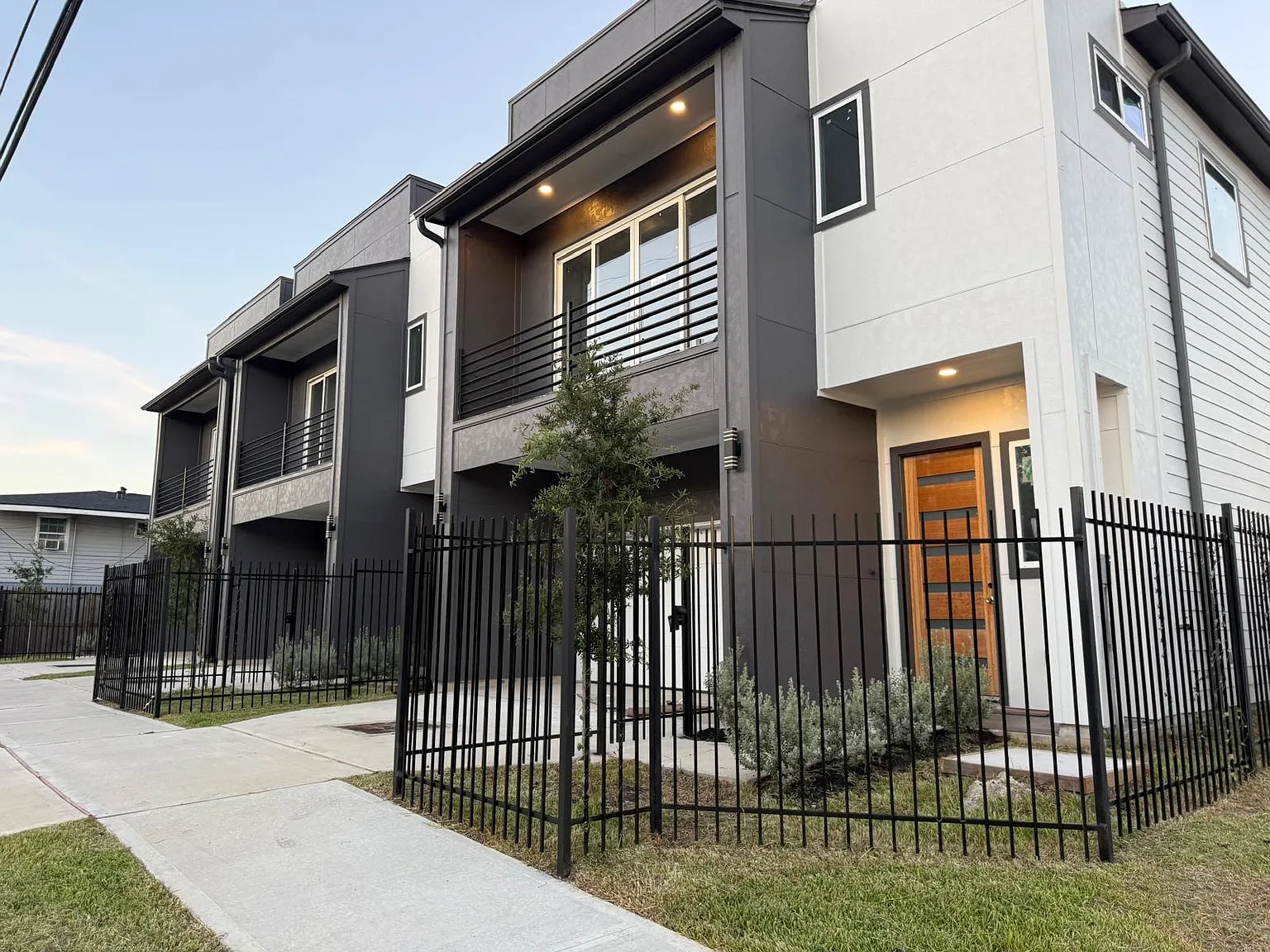 3 bed, 3.5 bath, 1659 sqft, $2,500 — Photo 3