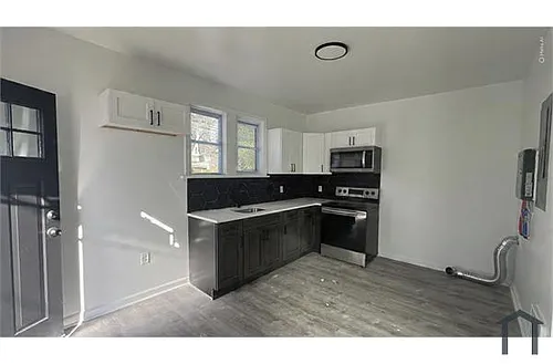1132 W 8th St #REAR Photo 1