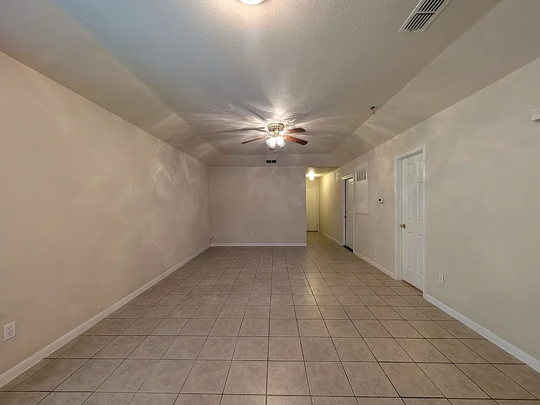 956 Misty Acres Dr — Photo 5