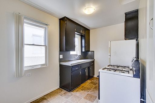4th image of 4356 1/2 39th St