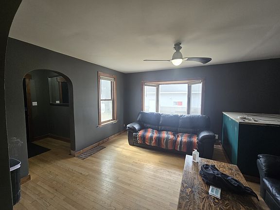 2nd image of 223 17th Ave W