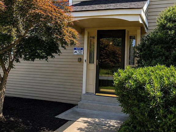 2nd image of 1129 Byron Ct