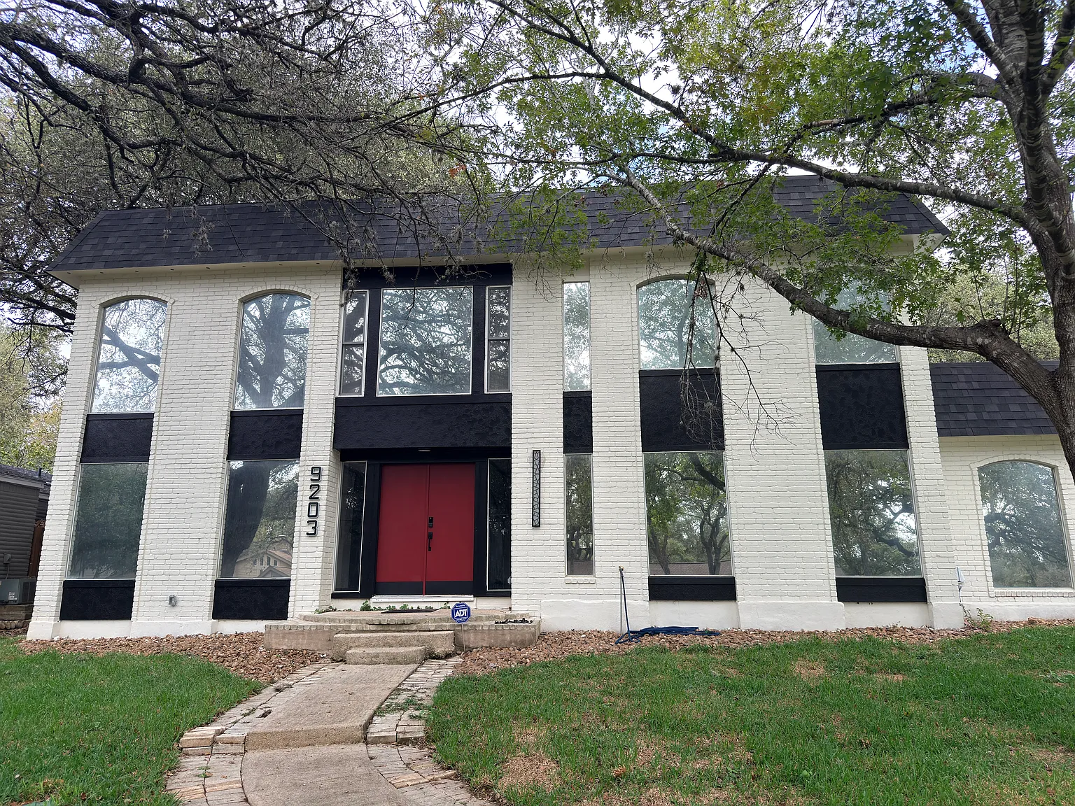 4 bed, 3800 sqft, $4,200 — Photo 2