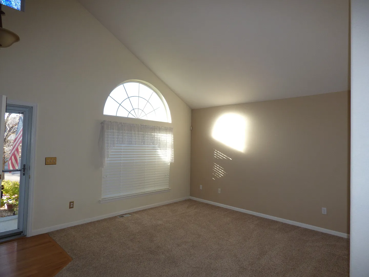 Great SW Longmont Location- 3Bd/ 2.5 Bath with Full Basement! — Photo 3