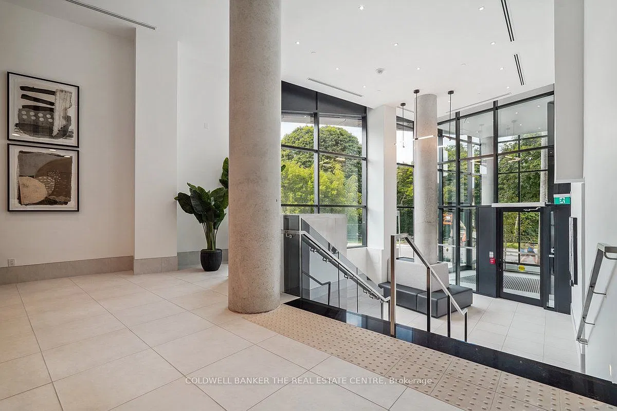Kingsway Crescent Condos — Photo 4
