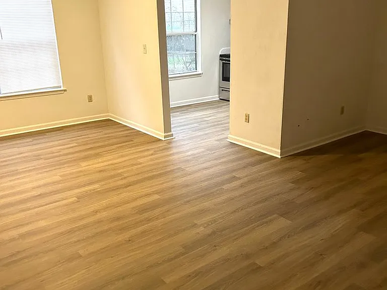 Amhurst III Apartments — Photo 14