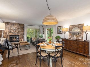217 Juniper Ln, Hendersonville, NC 28739