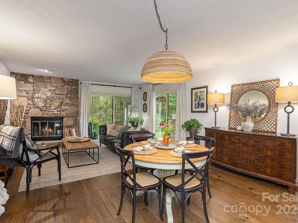 217 Juniper Ln, Hendersonville, NC 28739