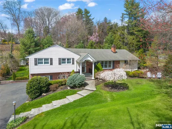 251 Pascack Rd, Hillsdale, NJ 07642