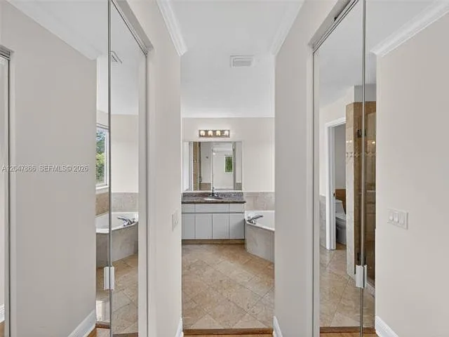 4 bed, 2.5 bath, $6,000 — Photo 4