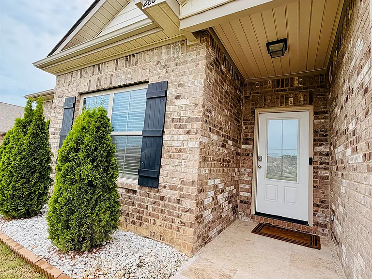 280 Lilly Dr — Photo 3