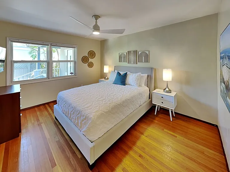 3712 Riviera Dr — Photo 3