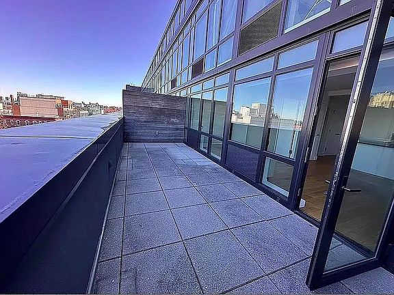 4th image of 504 Myrtle Ave #71D