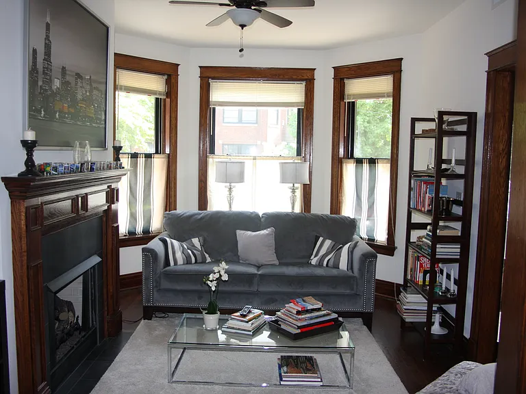 1462 W Farragut Ave #1 — Photo 2