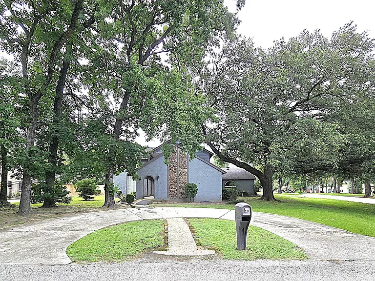 560 Brandon Rd — Photo 1