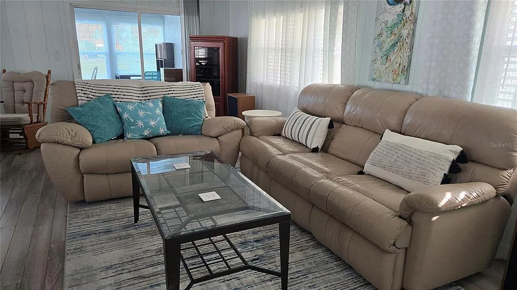 2 bed, 2.0 bath, 1050 sqft, $1,850 — Photo 2