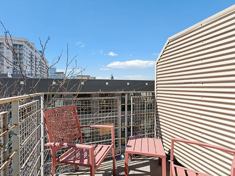 824 W Superior St #306 — Photo 13