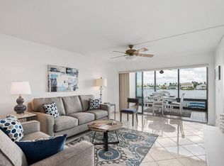 271 Southbay Dr APT 122, Naples, FL 34108