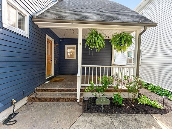 2nd image of 1382 Hollywood Pl