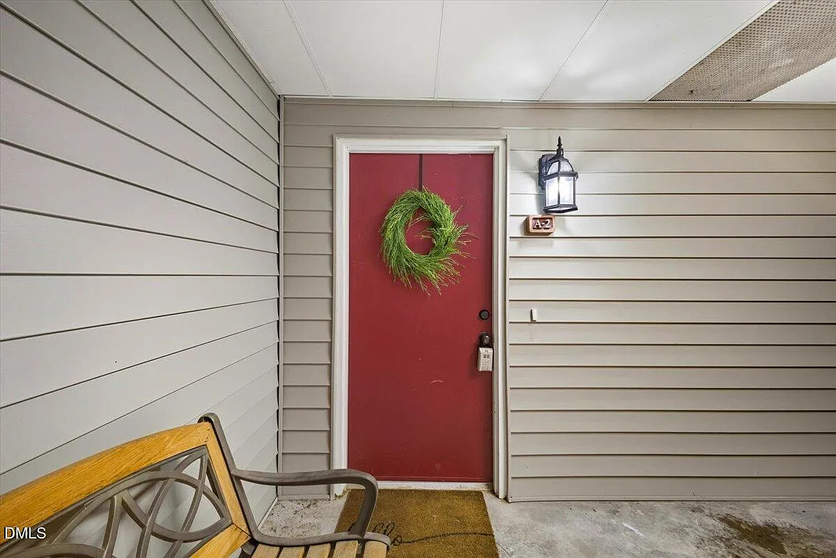 1 bed, 1.0 bath, 674 sqft, $1,300 — Photo 3