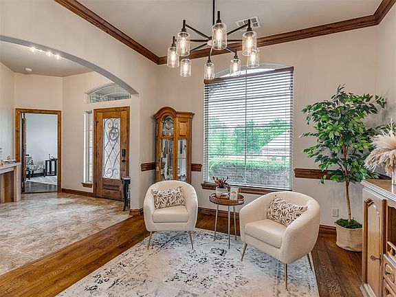 4th image of 1733 Savona Ln