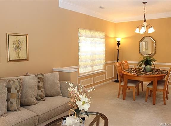 5th image of 315 Wrayhill Dr