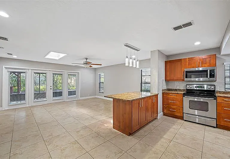 3910 W Pine St — Photo 2