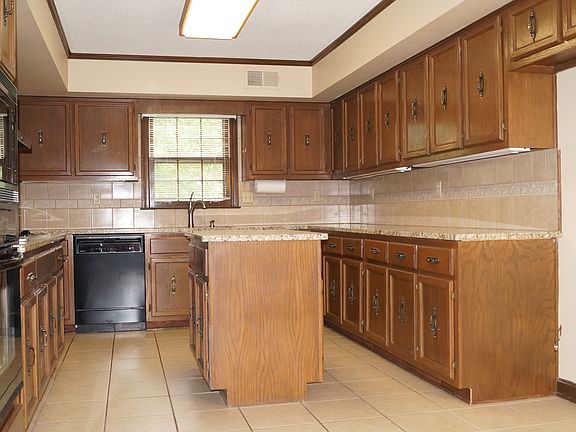 4th image of 2268 Lansingwood Dr