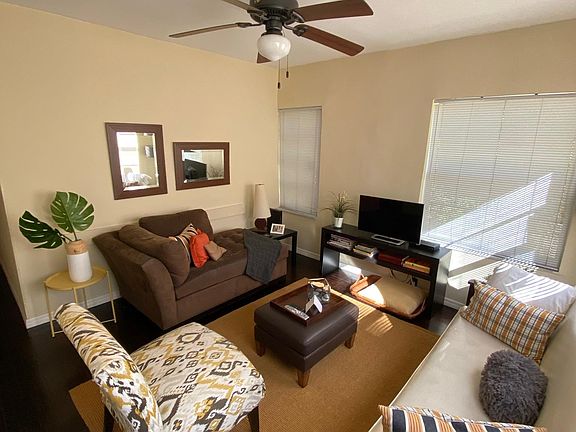 Apt 1 - LIVING ROOM