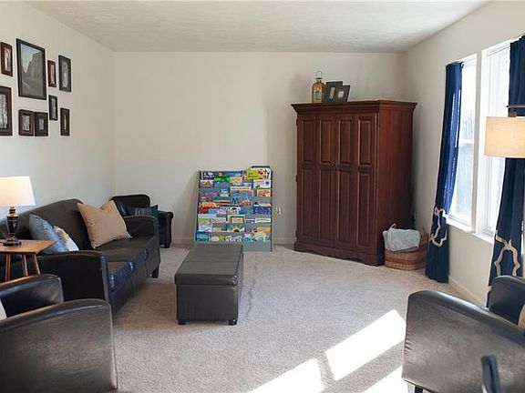 5th image of 196 Heathfield Dr