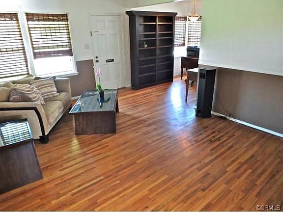 3rd image of 5861 Dunrobin Ave