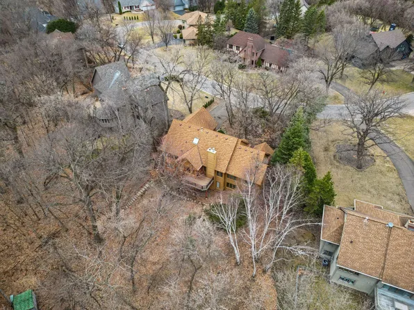 2571 Abbey Hill Dr, Minnetonka, MN 55305