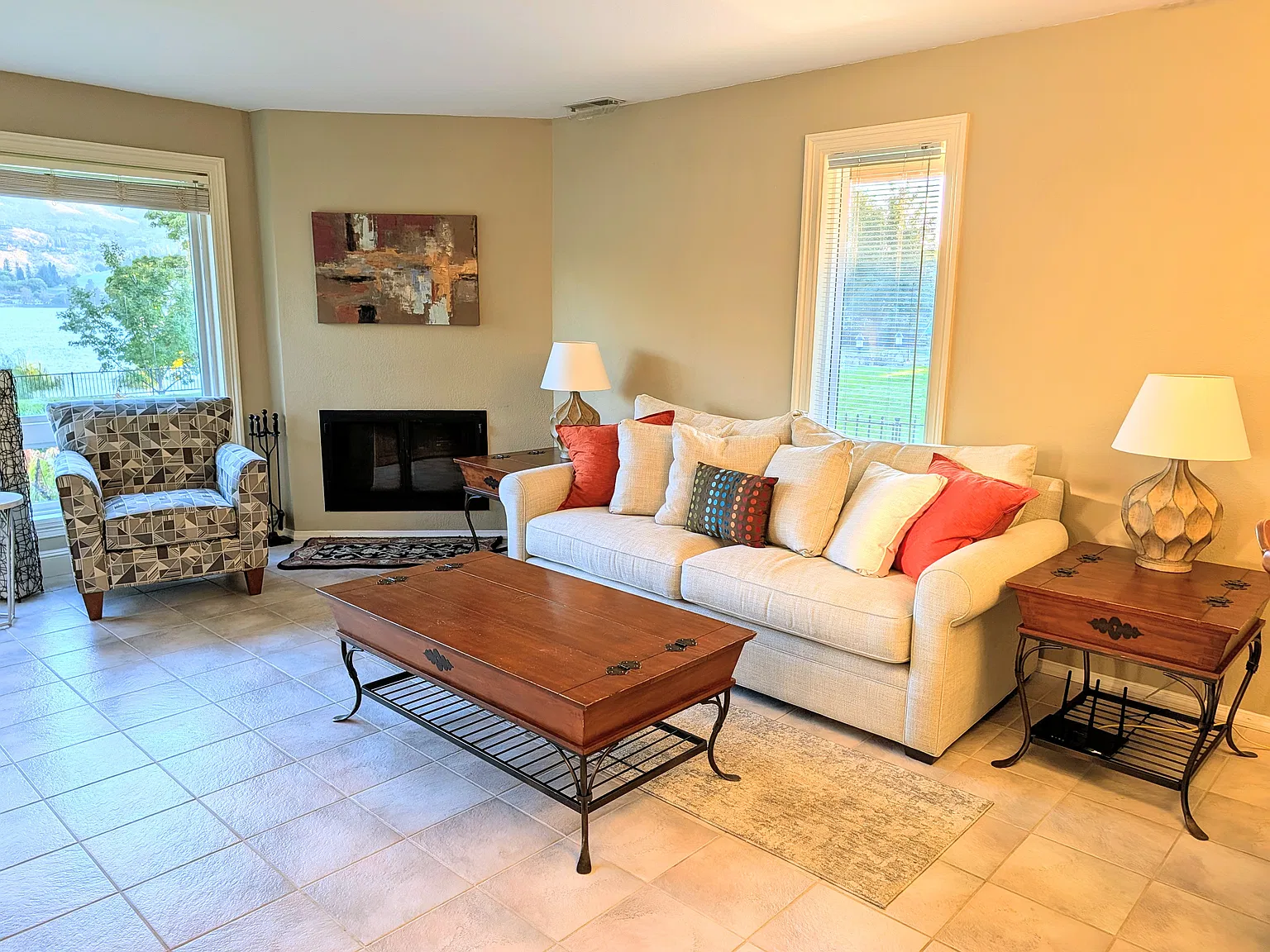 3 bed, 1.5 bath, 1356 sqft, $2,000 — Photo 2