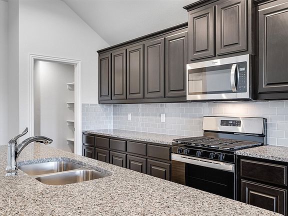 3rd image of 5909 Lovills Creek St