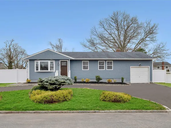 54 Park Place, Copiague, NY 11726