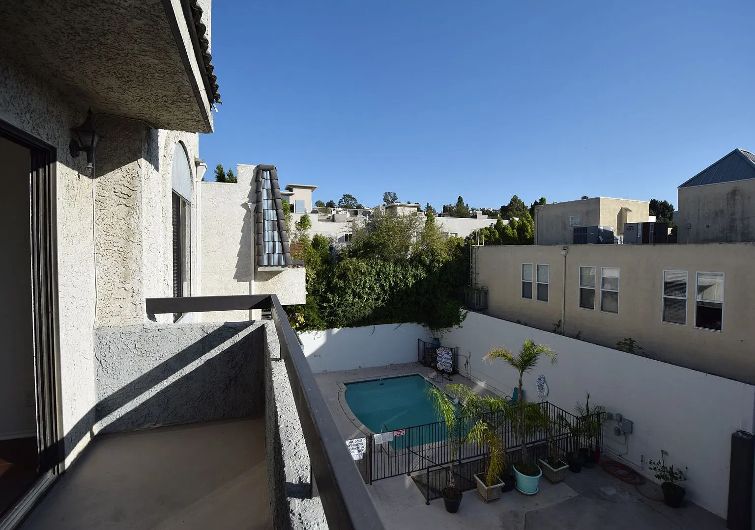 3960 Carpenter Ave — Photo 3