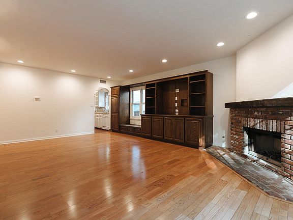 5th image of 12120 Hollyglen Pl