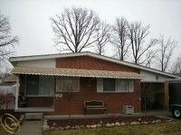 30772 J Carls St, Roseville, MI 48066