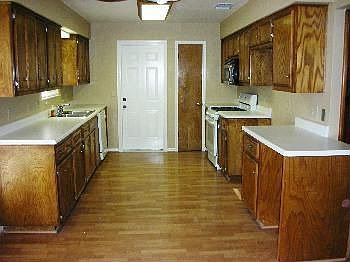 3rd image of 1704 Magic Hill Dr