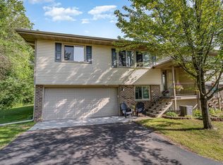 6836 Sandlewood Rd, Woodbury, MN 55125