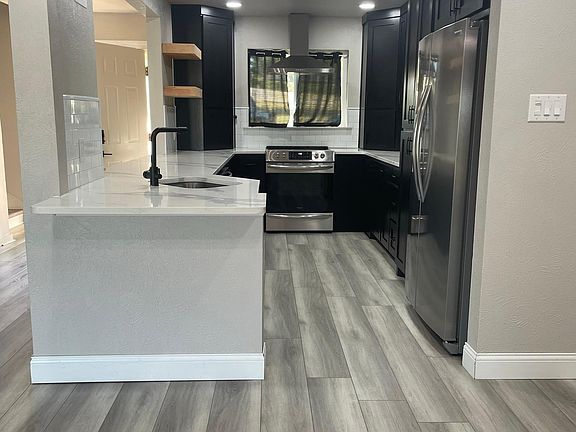 4th image of 100 Harbor Dr Unit 101