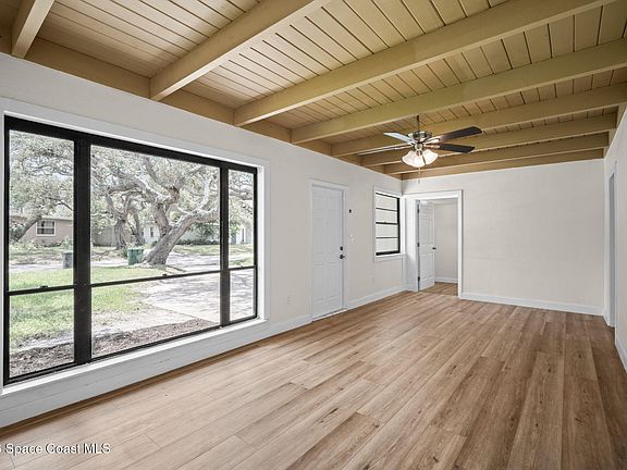 4th image of 1576 Grandview Way