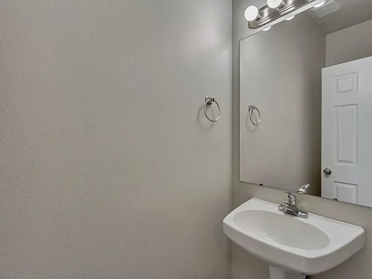 1643 W Wynview Ln — Photo 5