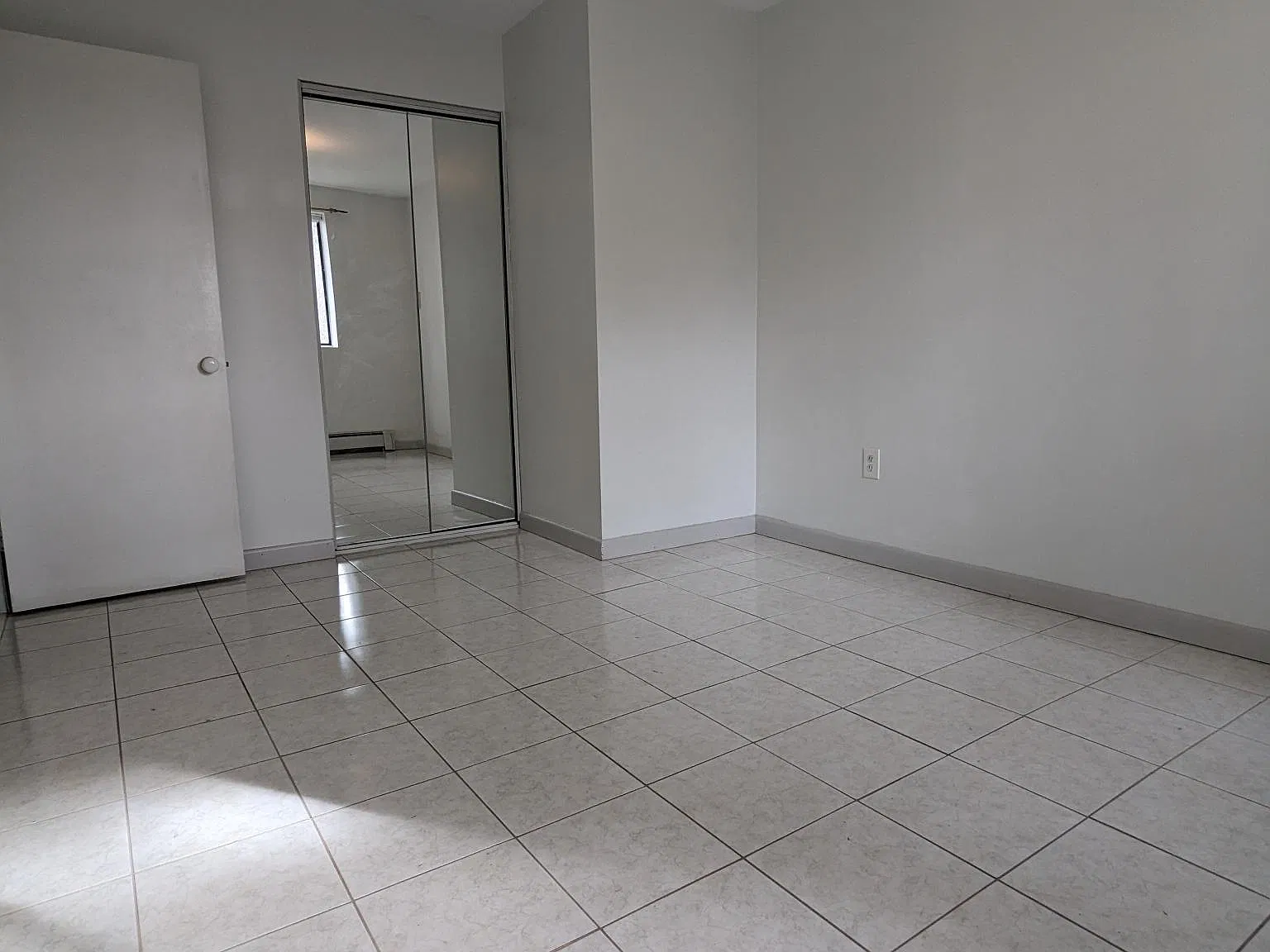 2 bed, 869 sqft, $2,350 — Photo 2